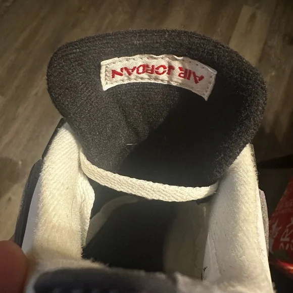 Cement Jordan Air 4 Retro